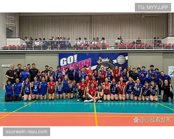 刷到郭昊文周末街拍——一身运动衫随便一穿，手上那块表跟他装扮完全不在一个世界